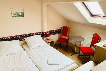 צימר Kinizsi Panzió