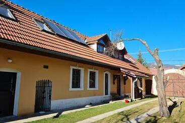 بنسيون Penzión Larix Blatnica