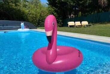 ツーリストアパートメント Logement Indépendant Piscine Et Jardin