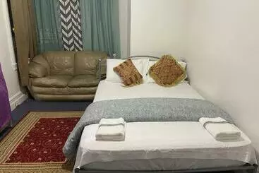 پانسیون A Sweet Room In Queens