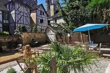 Appartamenti turistici La Marmotte De La Cathédrale   Calme   Jardin