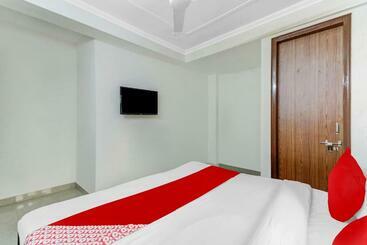 בית מלון כפרי O South Plaza Near Qutab Minar Metro Station