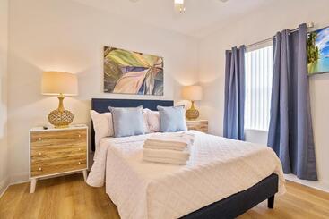 ツーリストアパートメント Villa Las Palmas Beautiful Fenced In Pool Home With Spa  Sleeps 8