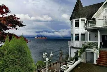 Majatalo Walkon Waterfront Castle Cove Inn