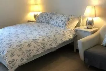 ツーリストアパートメント Puffin. Comfortable Annexe Central Falmouth