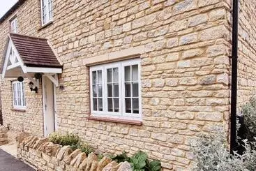 Apartaments turístics The Silverstone House. Comfort, Convenience And No Hassle At The Doorstep Of Silverstone Race Circui