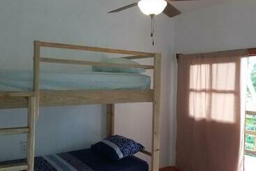 Turista apartmanok Onat Hostel West End Private Or Shared Room