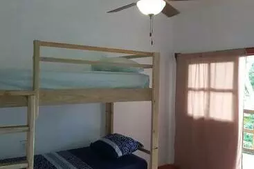 آپارتمان‌های توریست‌ها Onat Hostel West End Private Or Shared Room
