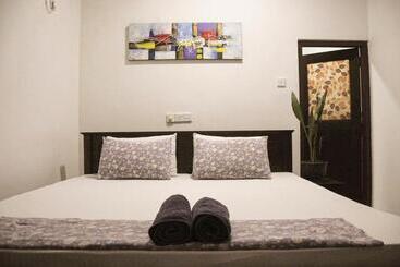 Bed and Breakfast Gem Light Guest House