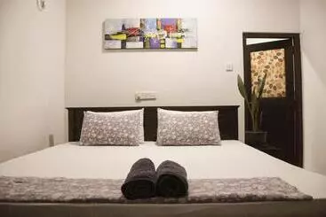 تختخواب و صبحانه Gem Light Guest House