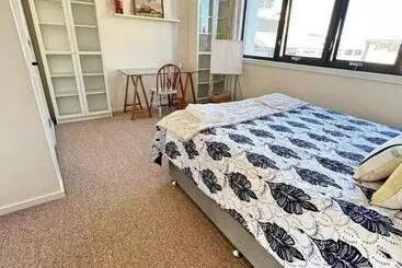 ツーリストアパートメント Industrial Yet Modern, 1bd 1bth Apt   Woden