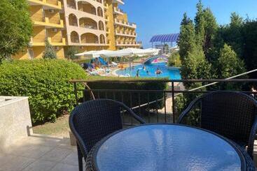 Midia Grand Resort, Terrassen Paradies Apartment