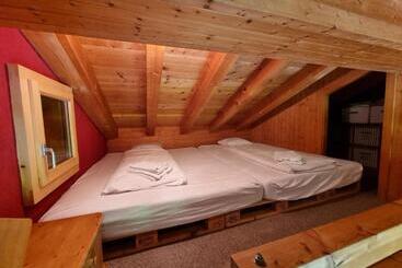 Turist apartmanları Cute Attic Apartment In The Heart Of The Mountains