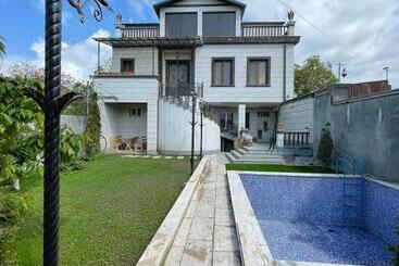 Apartamenty turystyczne Dzoraxbyur House