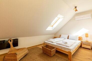 Turistlägenheter Villa Kőhegy Zamárdi By Bltn