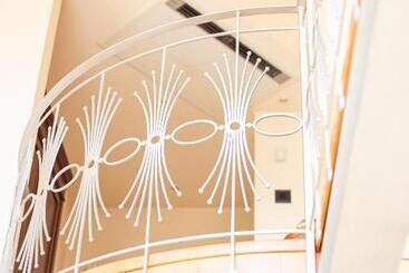 آپارتمان‌های توریست‌ها Villa Rolls   Porzione Di Villa Con Piscina,giardino E Parcheggi