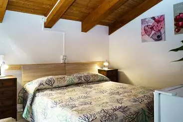 Aamiaismajoitus (B&B) Sansi´s Sapri Camere