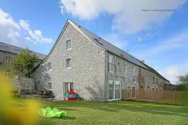 ツーリストアパートメント Gîte Familial Ferme Des Aujes Falaen