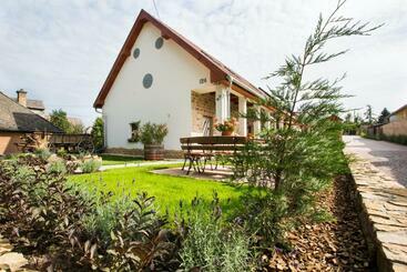 Пансион Bakony Cinca Vendégház