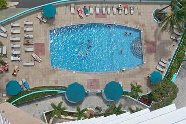 هتل آپارتمان @ Marbella Lane Executive Suite, Steps To Beach