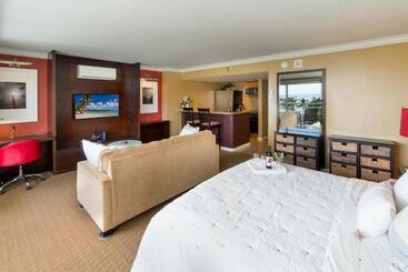 هتل آپارتمان @ Marbella Lane Executive Suite, Steps To Beach