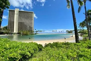 Huoneistohotelli @ Marbella Lane Executive Suite, Steps To Beach