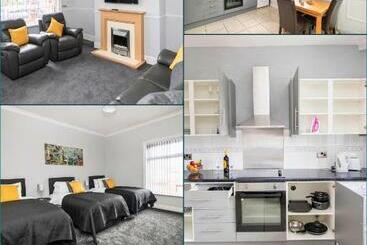 דירות לתיירים Ainsworth House Serviced Accommodation