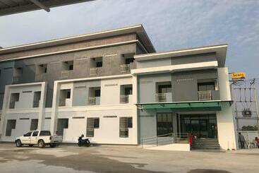 هاستل ไนท์ ฟอร์ ยู เรสซิเดนซ์