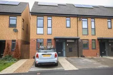 Appartements touristiques Heartswood Home Modern 3 Bedroom, Double Driveway