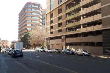 هتل آپارتمان 4 On Pritchard Luxury Suites