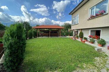 פנסיון стаи за гости къща тончеви