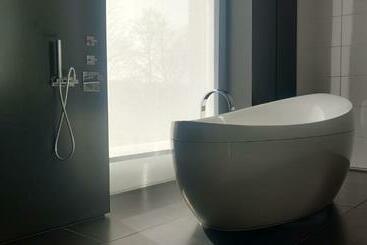 Bed and Breakfast Bed & Wellness Boxtel, Luxe Kamer Met Airco En Eigen Badkamer, Ligbad