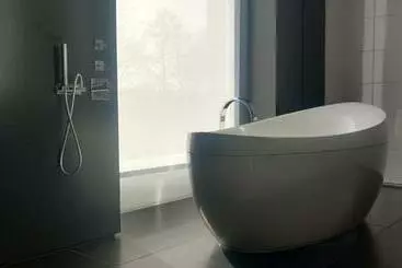 Aamiaismajoitus (B&B) Bed & Wellness Boxtel, Luxe Kamer Met Airco En Eigen Badkamer, Ligbad