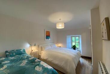 관광객 아파트 3 Bed Apartment/explore The Area/enjoy Our Pub