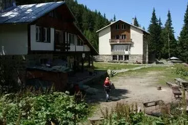 ユースホステル хижа скакавица