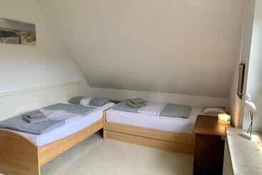 דירות לתיירים Ferienhaus Dhh Unsere Reetdachbude