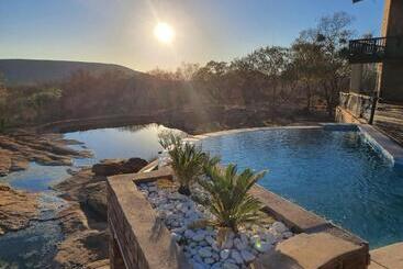 Tholo Private Game Lodge