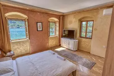 آپارتمان‌های توریست‌ها Stone Home Kotor