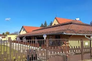 Aamiaismajoitus (B&B) Fenyő Panzió
