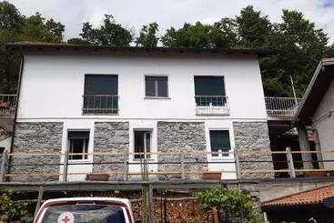 ツーリストアパートメント Casa Adriana Con Incantevole Vista Lago