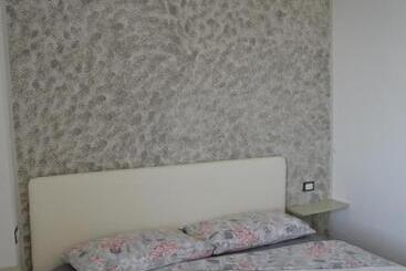 Apartamenty turystyczne Casa Adriana Con Incantevole Vista Lago