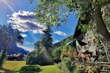 مبيت وإفطار Grange Epiney Bed E Breakfast