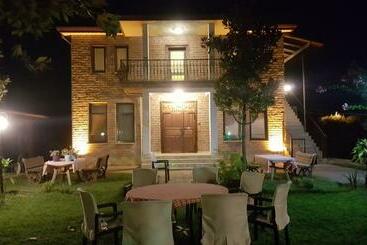 Sapanca Atlı Köşk Konaklama