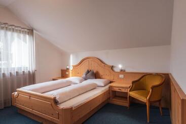 تختخواب و صبحانه Garni Residence Trocker