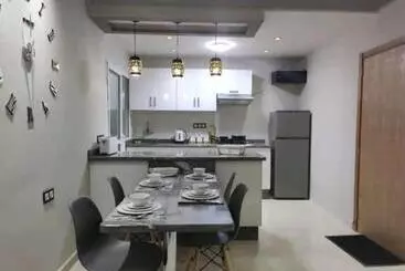 آپارتمان‌های توریست‌ها Elegant Apartment With Air Conditioner For A Great Stay