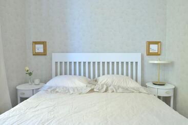 Turistlägenheter Lovely 2 Bedroom Apartment With Free Parking