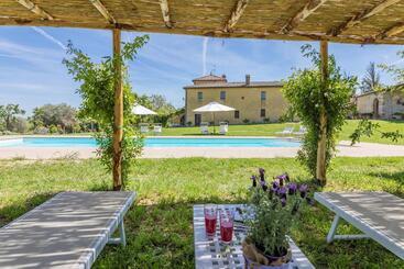 شقق خاصة سياحية Podere Pratovecchio 14&2, Emma Villas