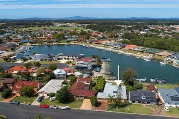 Жильё для туристов A Mariners Cove Yamba