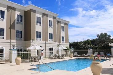 هتل Holiday Inn Express Trincity, An Ihg