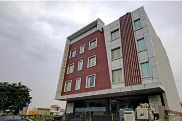 Hotel Treebo S G Grand